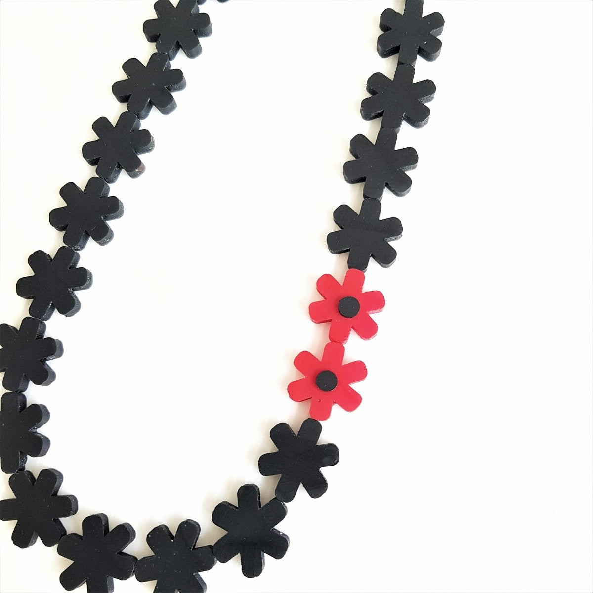Garland Black Flower Necklace